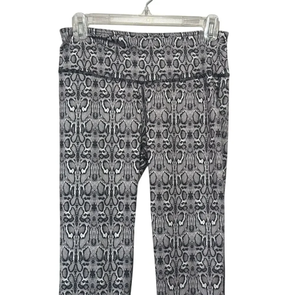 90 Degree by Reflex Capri Leggings Mid-Rise Stretchable Snake Print Gray Small